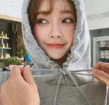 关于穿裙子的女孩的句子2