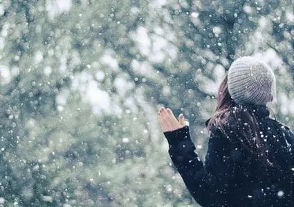 雪雪日朋友圈句子2