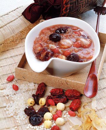 15，到了，送你一个幸福的米饭，送你十个好枣，送你十个想要，送你十个悲伤，送你十个健康（栗子），制作一碗甜粥。祝你有一个快乐的拉巴。