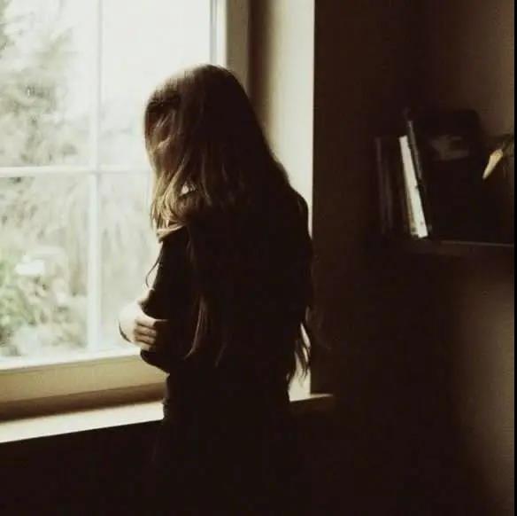 我想哭，我很不舒服。