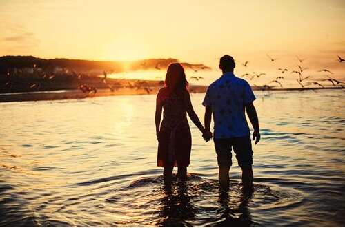 10，感恩节是一种生活态度，道德，是一个龙。如果人们在人之间缺乏感激的心，那就不可避免地导致人际寒冷，所以每个人都应该学习和理解“感恩”，这对孩子们对孩子尤其重要。