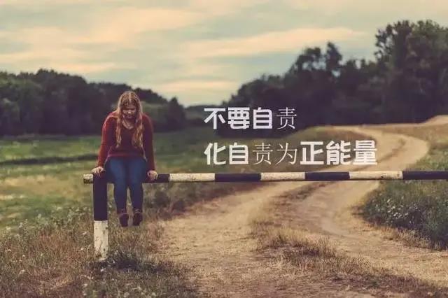 15.我相信每个人都有一朵将在内心开放的花。即使白色颜色结束，岁月已经老了，仍将充满衣服。