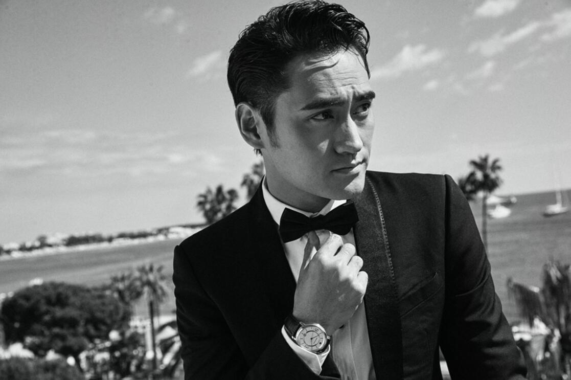 12，所有的光明和明亮，背后有艰苦的工作，所有的人都很安静，在咬伤后面。