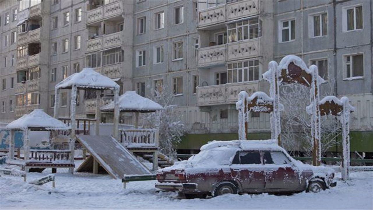 12，图片突然变成了一阵黑色长袍的黑色巨型阵列过夜，这个小镇给了他一个疤痕完全删除了历史。