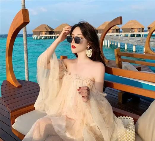 15,我会告诉你谁是最美丽的,早上醒来,看到自己在镜子里,镜子里的人是最美丽的,相信自己。