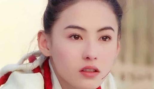 15.站在窗前，闭上眼睛，伸出手，试图抓住一些自己想要的东西，是我关心的感受，或者我被我的手毁了。