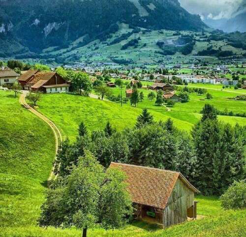 10.春天即将到来，漂浮的柳树龙绿岭。在春天，草地生长，丝绸充满了救护车，温暖充满了温暖，演奏和谐的旋律，解释了运动的画面！春天，3月没有声音，没有声音，在黄色冲刺，在春天的花朵，在挥之不去的春雨，在飘飘的柳树，春天的到来！徜徉在3月的温风风中，徐冰，伊朗春天已经到了。