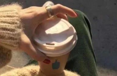 27，这一天可以让我挑出手机并在路上聊天，这绝对是我所爱的东西。