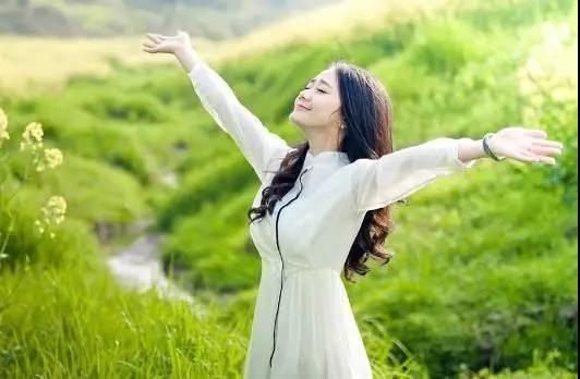 20.是一个充满了条纹的女孩,并说他已经说过他说他在他面前。他是更广泛的,更好的事情。 。