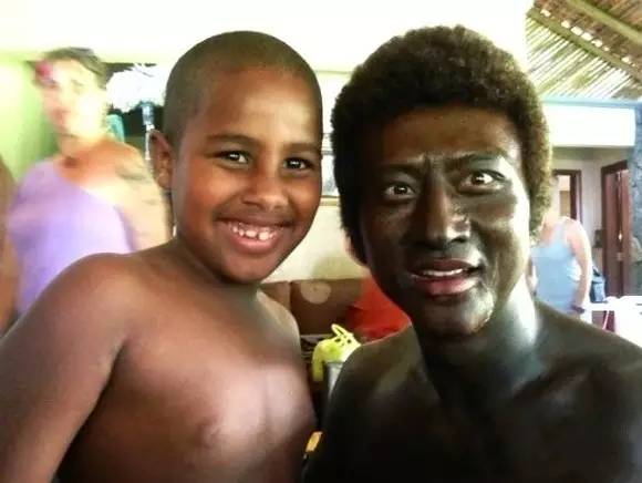 41,我想不出那个宝马,我只能在夕阳下看它,不是我的发动机不好,但我的汽车链已经下降了。