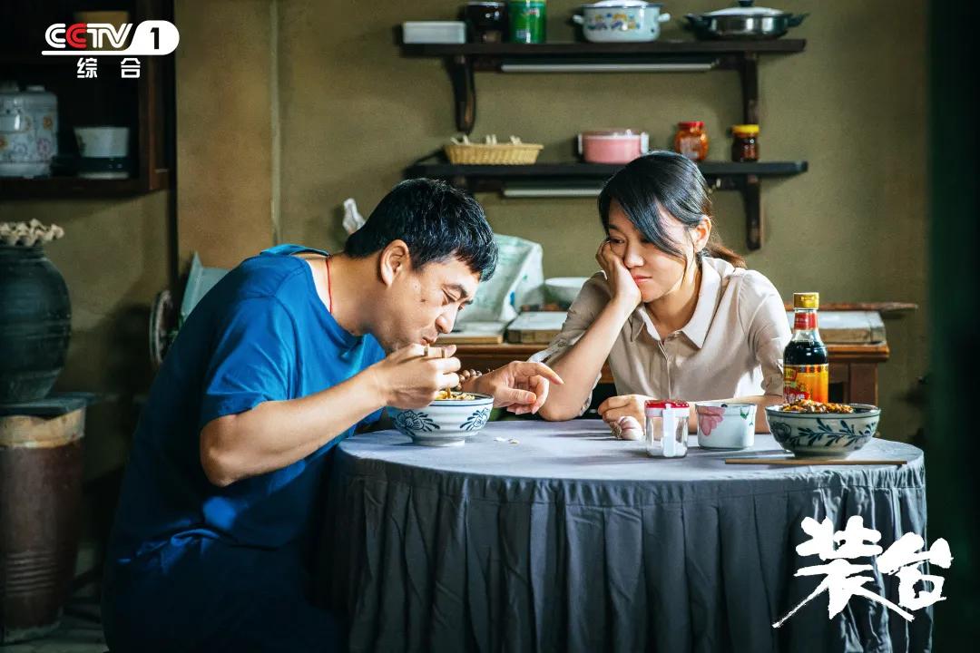 张池丽亚尼“着装”经典线条