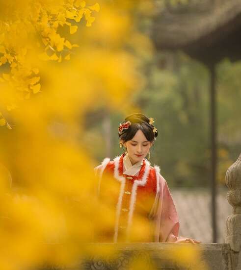 20，世界的喧嚣，世俗的幸福和幸福，就像清澈的溪流，在风中，在我的眼前，我已经过去了，温暖就像泉水一样，我没有奢侈，我不会快乐，不要难过。