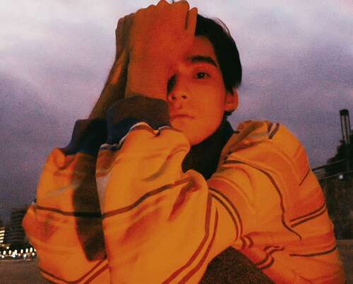 16，我丈夫拿了一个兰花碗，非常庄严地对我的妻子说：“你稍后再来，这个碗是你母亲离开，现在有两个，其他人让你摔倒。”妻子是白人，说： “那么你将来不会让我成为我，我也离开了，我只给了我一个。”