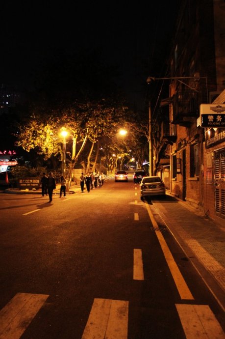 15.在下班后的快车道上，让快乐为你付出代价，让快乐来拥抱你的感受，让你跑的麻烦，让你悄然悄然，让你看起来傻笑！