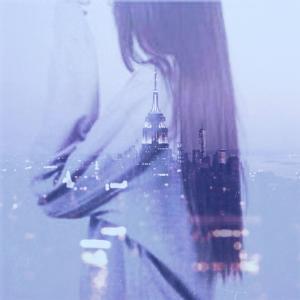 15.在家庭中如此多的时间后，我发现我的女儿跟着电视学会跳舞。