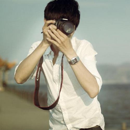 男孩和成熟的头发的句子