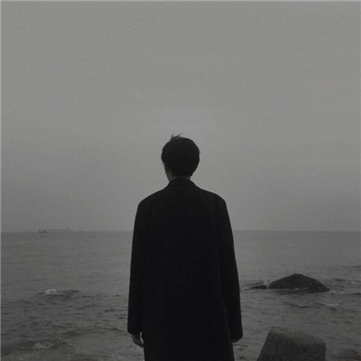 男孩和成熟的头发的句子