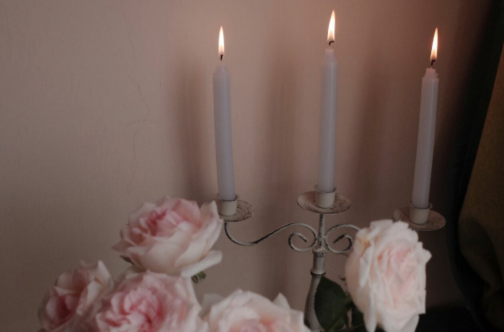 有些人不爱你，不要让你走。