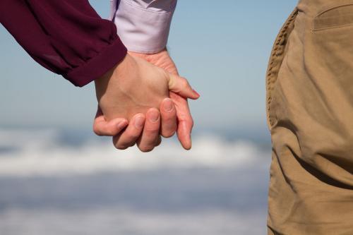 15.友谊总是一个甜蜜的责任，从来没有机会。