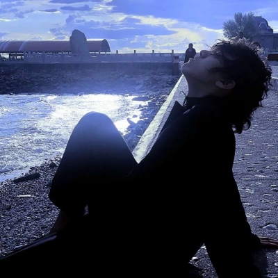 20,她没有家,所有的感受都在篱笆下面。