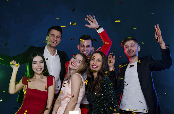 15，情绪，有一天你发现自己忘记了你的爱，友谊，爱（包括），总是漫长而悲伤，爱情很远。