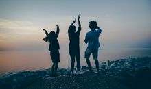 两个人之间的友情常在的句子