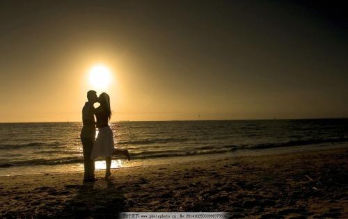 我在天空中写下了你的名字，但我被风吹了;我在海滩上写了你的名字，但我在海边散步;我在每个角落都写了你的名字......干燥，我用警察射了一下！