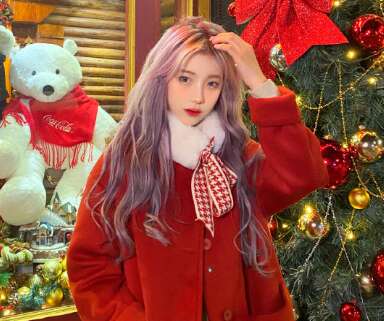 15，圣诞节，玉宝收到一份礼物！美国船长面具加盾与手枪，这是安静的阿姨圣诞老人送了。俞宝丽迫不及待地想要戴面具，播放盾牌，早餐不好。圣诞节快乐？