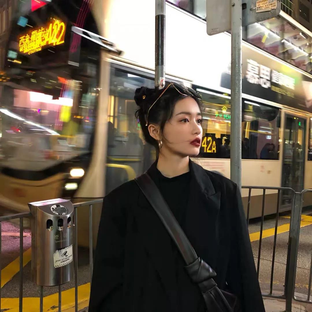 分离数千英里的思想1