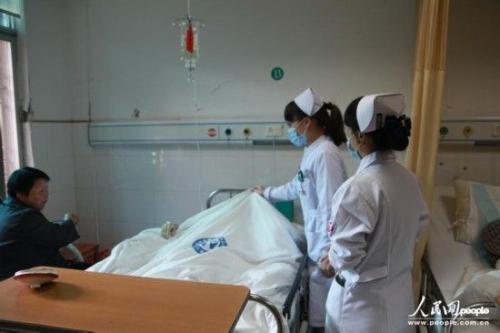 医务人员的句子