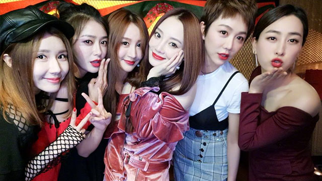 姐妹们聚集了一句美丽的朋友圈1