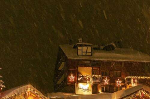 19,我可以探索窗外的纯雪花,以及一轮的结束,一切都返回,开始......