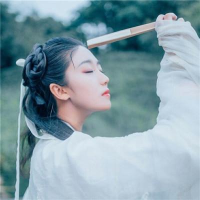 15.未来有多长，请珍惜收集的每一刻;无论春天和夏天多少，我们都是朋友。