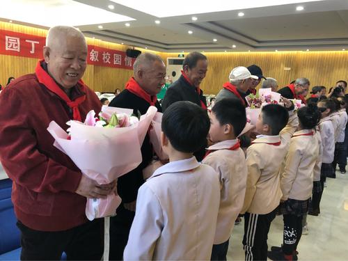 退休老师的信息