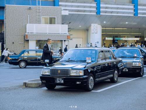 15.没有爱的结束，但现实结束了爱情。