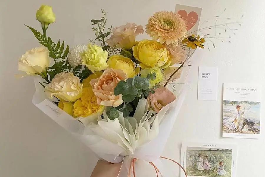 30.生活需要一种工作感,工作需要一种仪式。仪式必须是幸福生活和幸福的催化剂。没有人愿意伤心,没有人拒绝快乐。为了幸福的追求,即使是短暂的,它也需要。