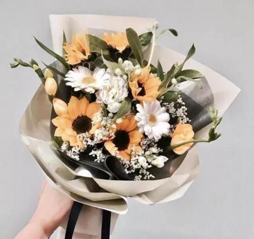 15,我愿意做一个围巾,冬天送你寒冷;我愿意制作阳光,为你带来温暖;我愿意成为一名病态,我会推动所有的痛苦折磨;现在我是你的女儿。 ,我希望我的照顾在你身边!