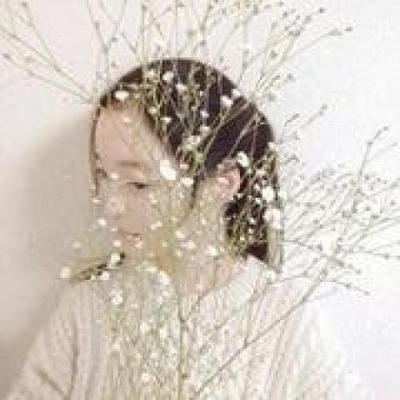 15.朴素友谊难以互换。世界上有无数人。只有真诚的朋友们经常要留下来!让我记住你。 uf!记住你的友谊!收集你的友谊!