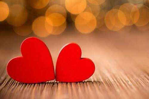 31.当你第一次看到女孩时，花秋天，风充满了建筑物，笑着眉毛。我听到银铃，走了两到三年。