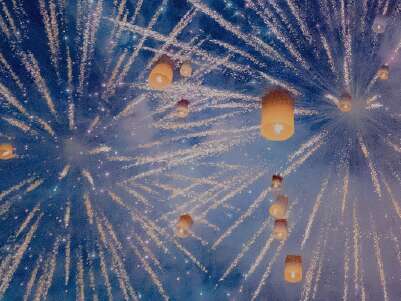 15,五颜六色的大球重叠在一起,多彩,闪亮,天空已成为光的海洋。