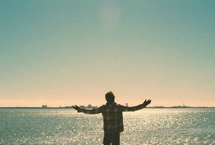 15，声音很安静，鸟儿不尴尬，大河位于东方，鲜花在东方;岸柳，红脂，夏天的阳光柔软，风遇到麻烦;快乐，好运，健康，健康，快乐永远不会滑！