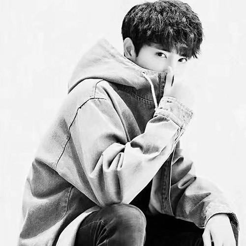 15.幸福，有必要跟随他;幸福，它将遵循。没有一个思想，永远感觉;最后，它会对它满意。让宽容，享受自己的心，不要担心自己。朋友们，随后的一天的情绪，遵循他生命的幸福。愿你每天都快乐！