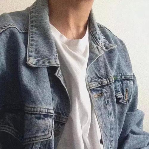 15.友谊的延续来自思想。无论有多少联系人,只要心中有天空,那么偶尔就会问一下。