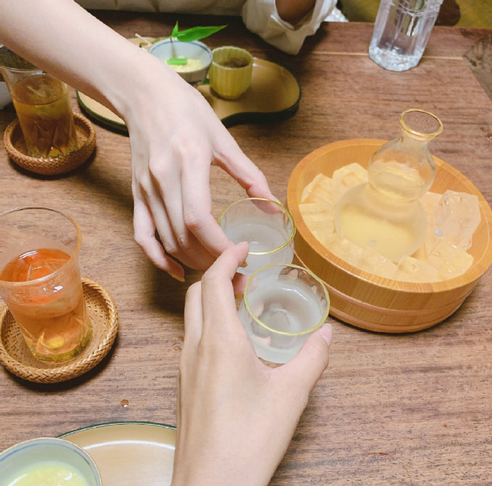 冰冷的城市有你的存在，我感到温暖，困惑，你鼓励你找到你的方式，世界，我珍惜我们的熟人。朋友喜欢，谢谢！祝你每天快乐！