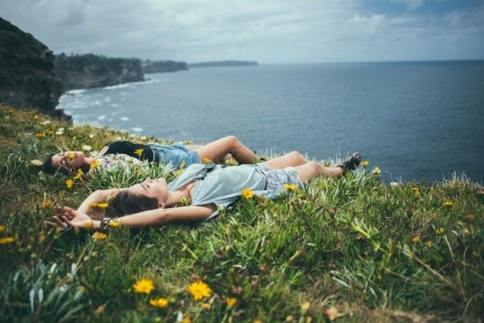 “我希望你每天都会在炉子上的水壶里幸福,虽然骑自行车被烧毁,但仍然吹幸福的哨声,冒着快乐的泡沫,快乐的放屁!”
