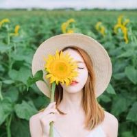 以同样的方式，古代风格的爱情诗与方式相同