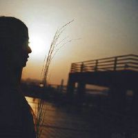 表达关于思想的句子说话：我想念你，此刻