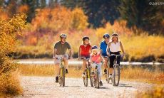 和老友去玩开心的句子