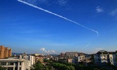 当领导的飞机降落时，收到热情洋溢的问候短信