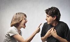 夫妻生活中的痛苦和不幸：毒液般的酸楚和挤压，让人无从逃脱的句子